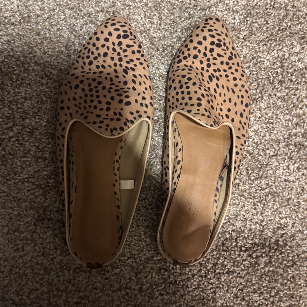 Universal Thread Tan and Black Leopard Print Flats